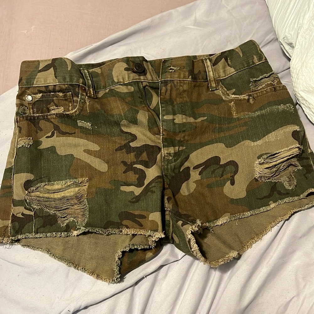 Camo size 28 shorts Ralph Lauren